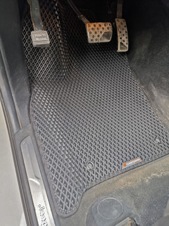 Коврики на Jeep Grand Cherokee (WK2) 2010 - 2022 в Орле