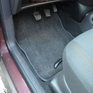 Коврики на Ford Focus I 1998 - 2005 в Орле Коврики на Ford Focus I 1998 - 2005 в Орле